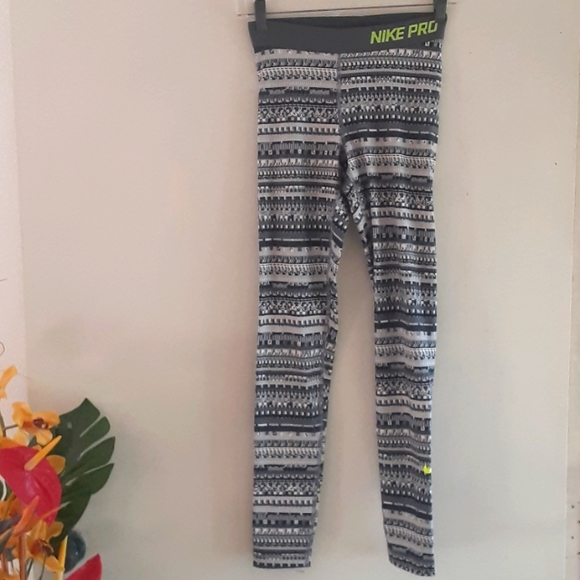 NIKE Pro Small Workout Legging Pants - Picture 2 of 15